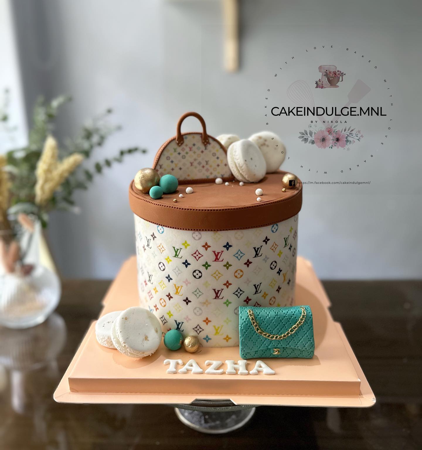 Louis Vuitton cake  Decorated Cake by Daria Albanese  CakesDecor