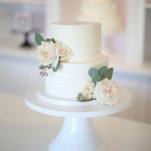 Simple Cake with White Roses