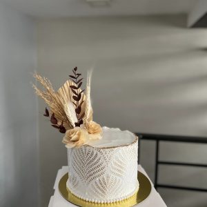 Leaf Wedding Cake with Dried Flowers