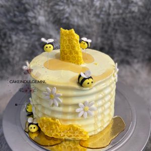 Bee and Honey Cake