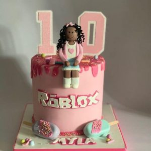 bolo roblox chantilly  Roblox birthday cake, Roblox cake, Baby birthday  cakes