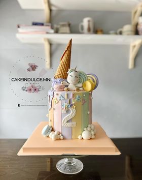 Mommy Long Legs Cake - CakeIndulge PH