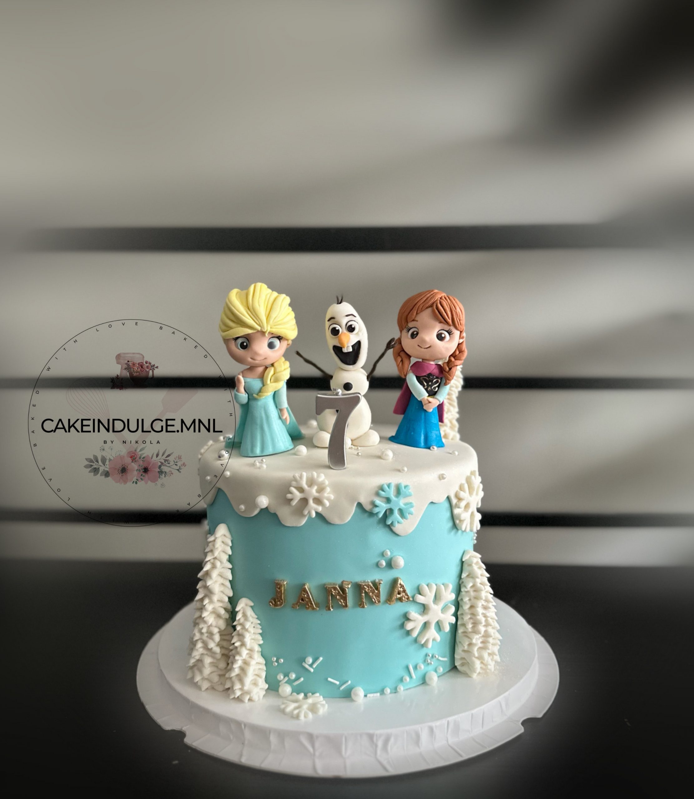 Elsa Anna cake - dreamydelightsbysidra.com